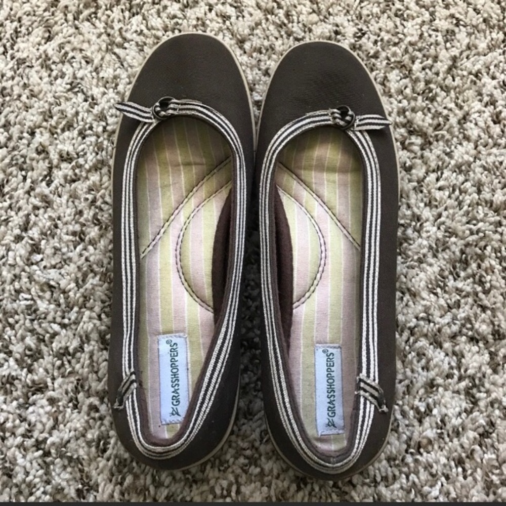 Grasshoppers brown flats